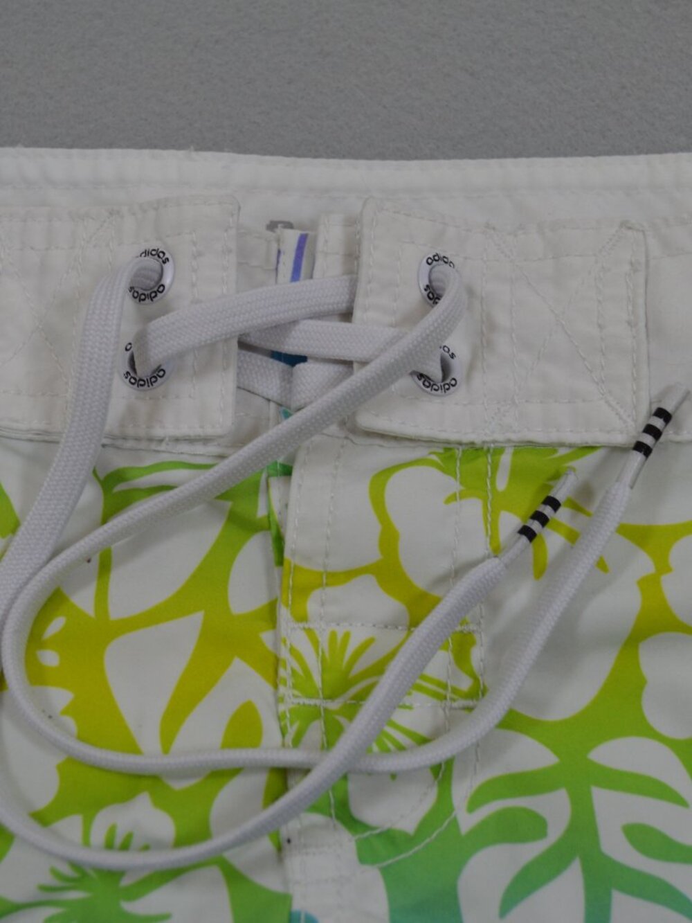 ๐ Adidas Rainbow Floral Board Shorts Swim Trunks Beach Pool S 8/9 - Picture 3 of 14